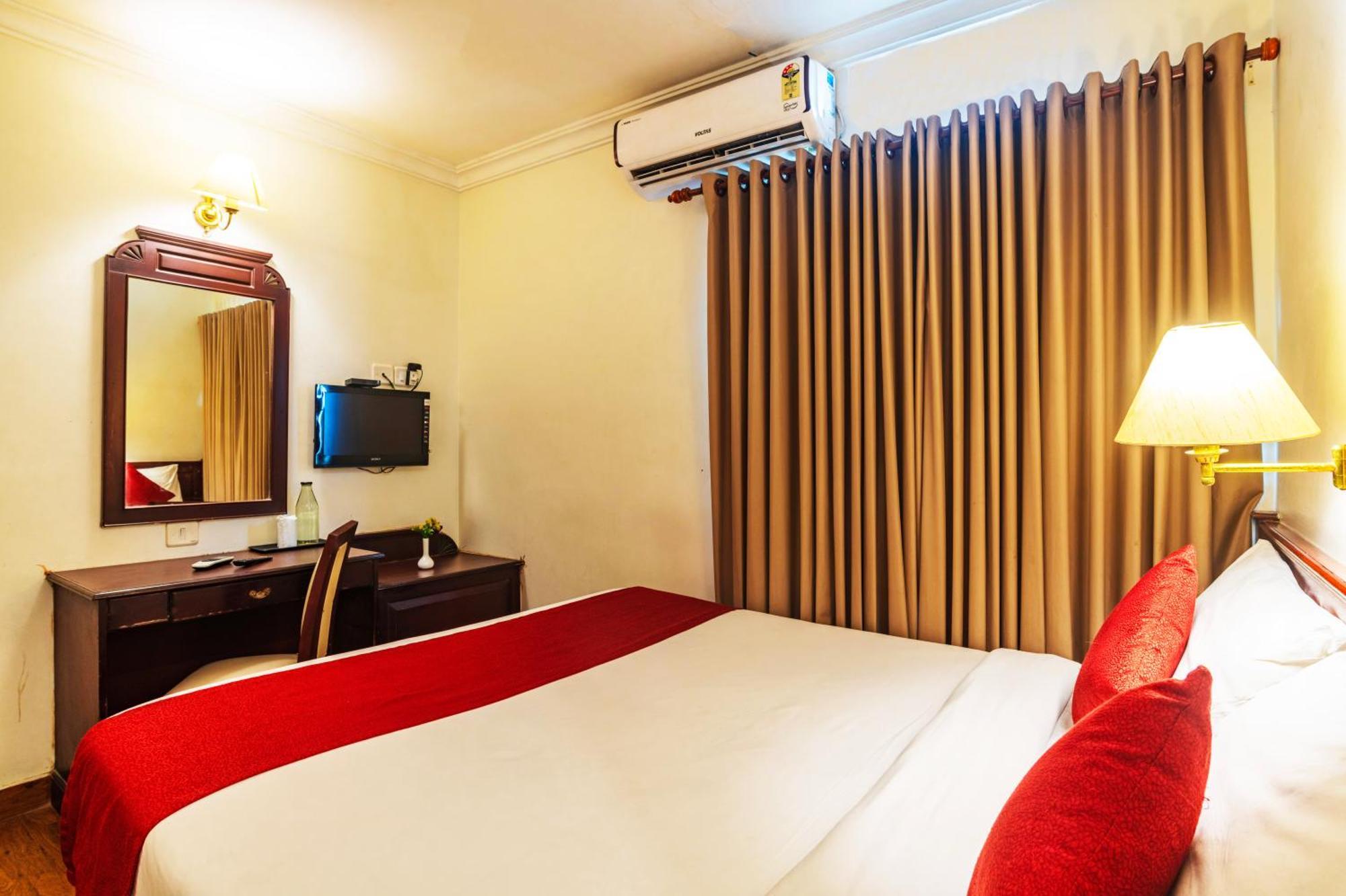 Hotel Archana Inn Kochi Room photo