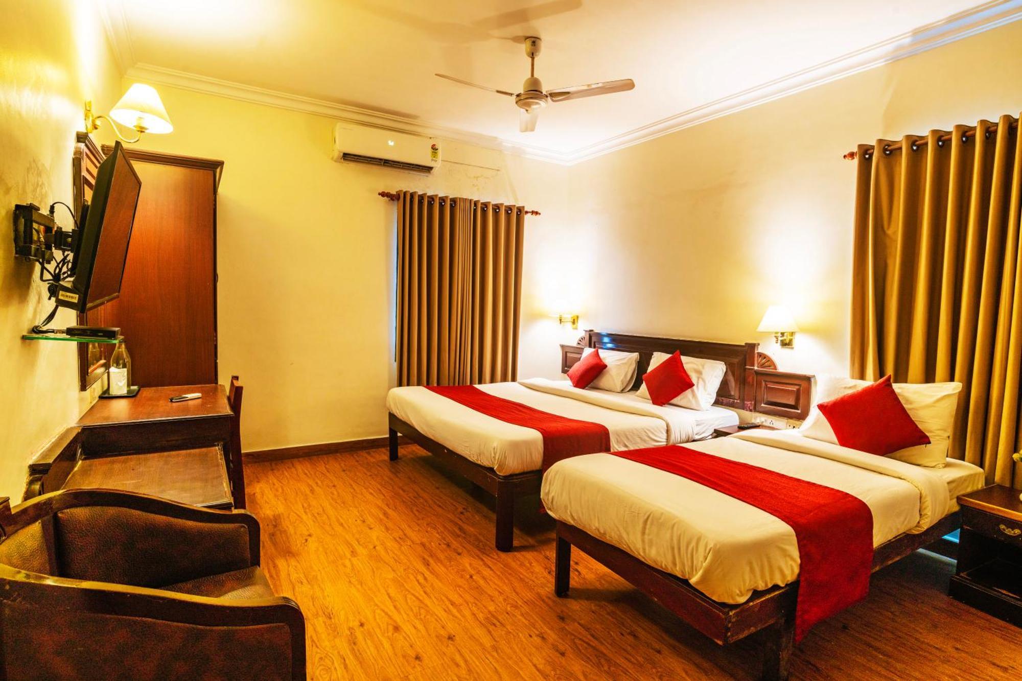 Hotel Archana Inn Kochi Room photo