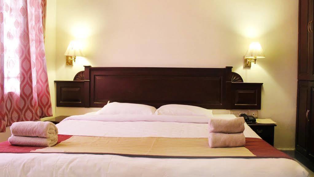 Hotel Archana Inn Kochi Exterior photo