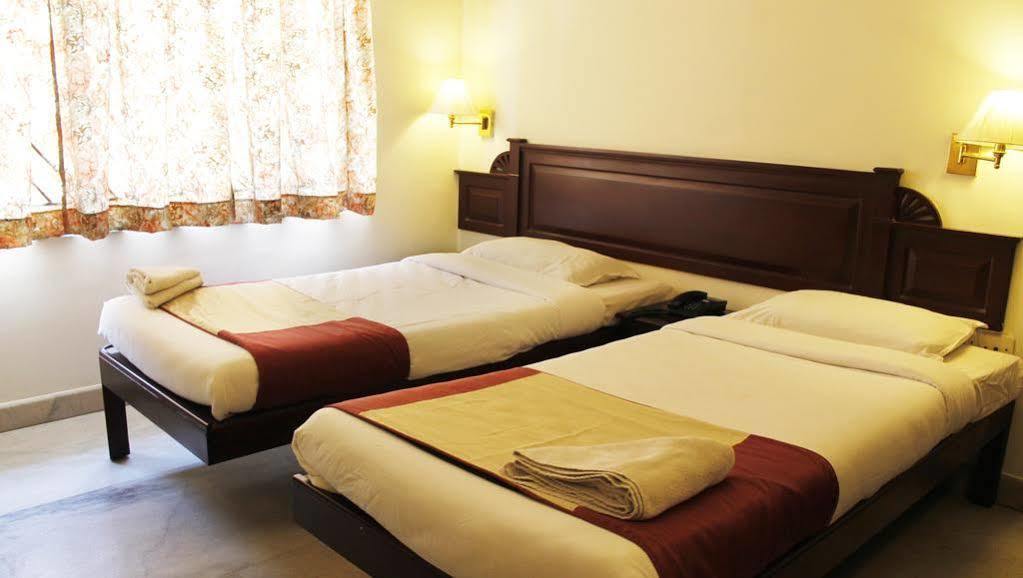 Hotel Archana Inn Kochi Exterior photo