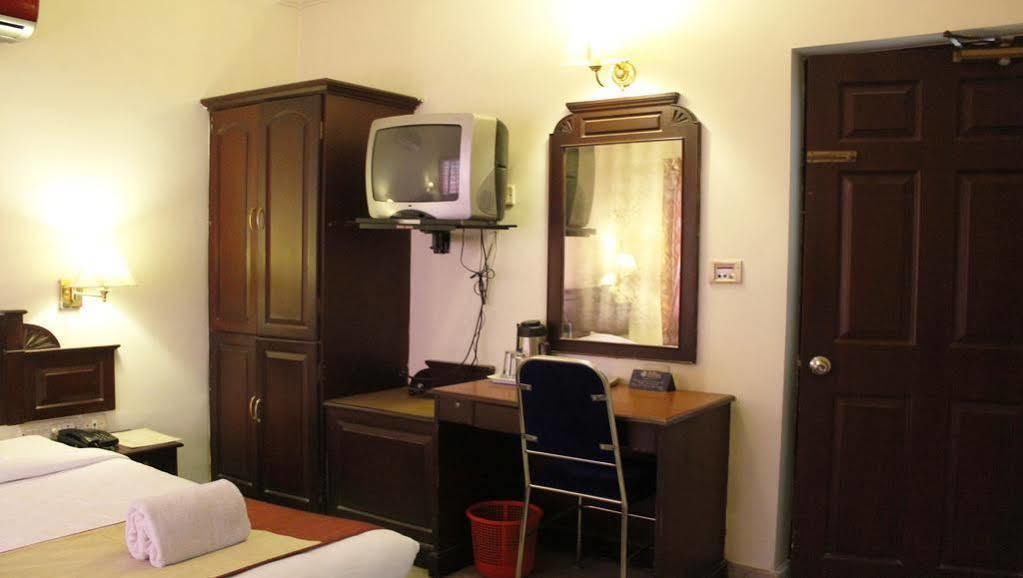 Hotel Archana Inn Kochi Exterior photo