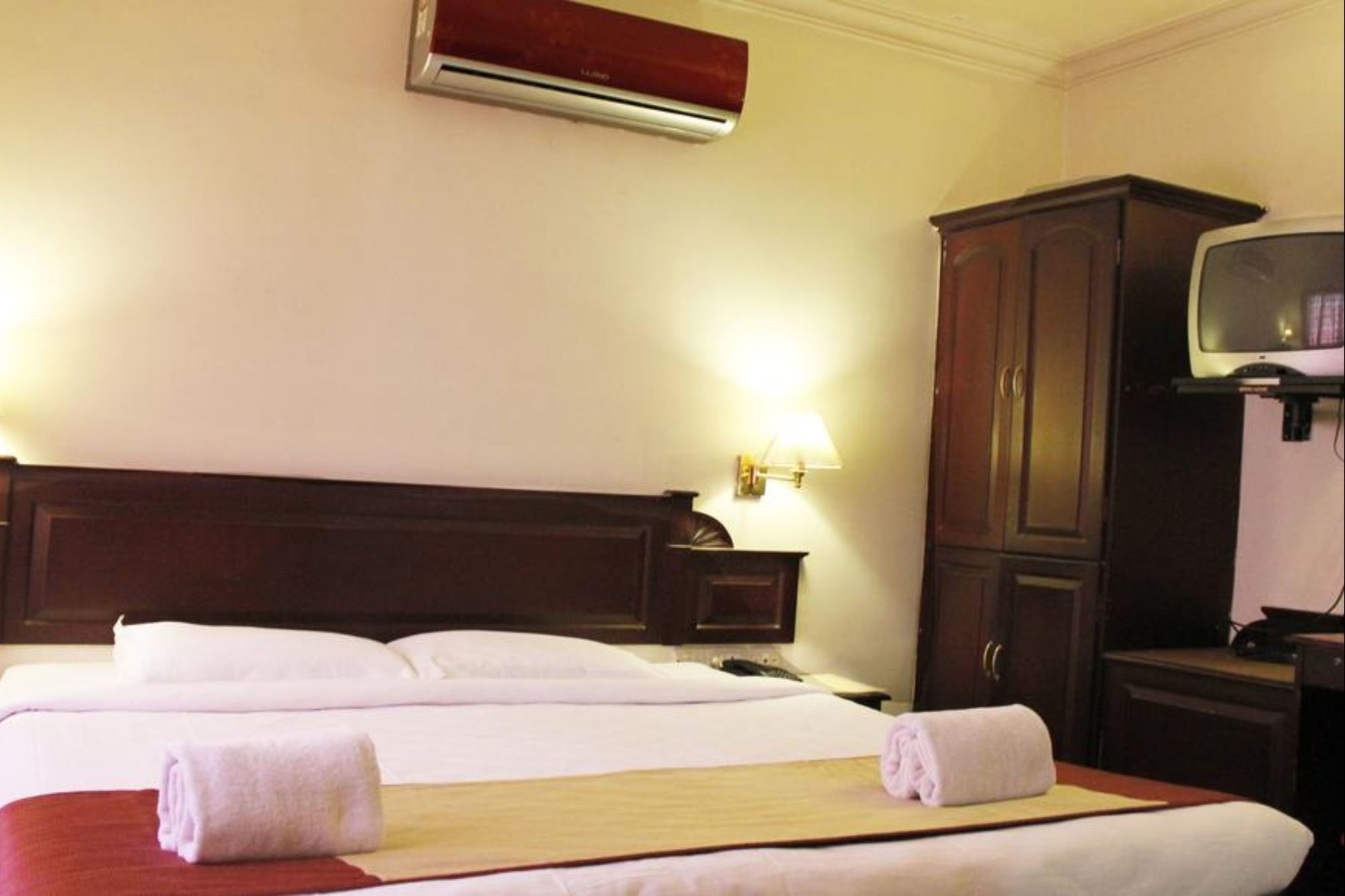 Hotel Archana Inn Kochi Exterior photo